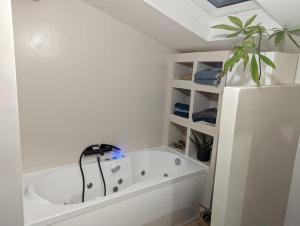 Maisons de vacances Maison de campagne avec piscine : photos des chambres