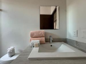 Chic Stay, Rooftop Plunge Pool, 4 Blocks from 5th