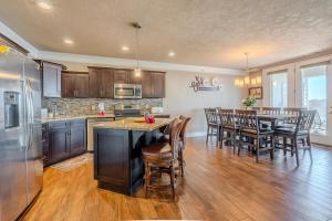 Lake View - Elevator Access - Near Silver Dollar City - FREE TICKETS INCLUDED - TH14-20