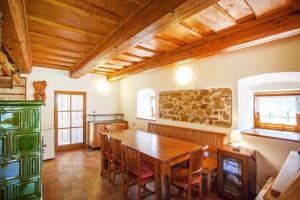 Chaloupka Větrník - samota u lesa