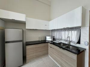 Ideal Area, Rooftop Plunge Pool, 4 Blocks from 5th