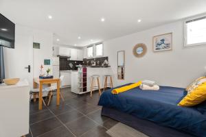 Nice Renting - 5b PENCHIENATTI - Charming Cozy Studio Balcony AC Massena