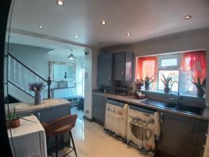 4 Bedroom house rented by the Room