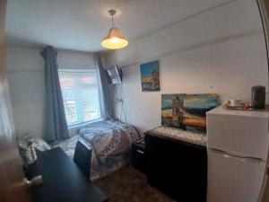 4 Bedroom house rented by the Room