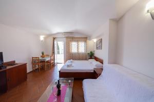 Studio with Terrace room in SMS Apartments