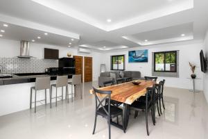 Villa Maenam koh Samui with pool 4 bedrooms 8 guests