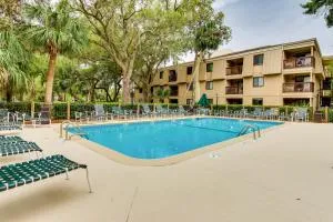 Walk to Beach Hilton Head Getaway with Balcony! - Forest Beach