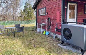 3 Bedroom Cozy Home In Backaryd