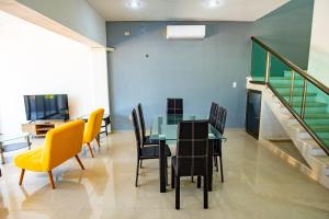 Modern villa with private pool, 1 block from the Ocean