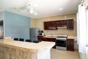 Modern villa with private pool, 1 block from the Ocean