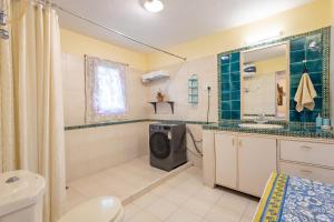 Romarica-Cottage with Lawn & Patio, Mashobra, Shimla