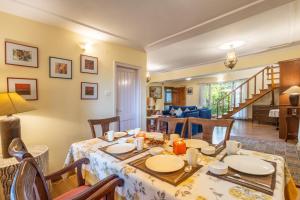 Hostie Romarica - 3BHK family cottage with private Sunset lawn & Gazebo