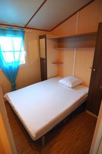 Chalets Mobil-home a la campagne proche de la mer : photos des chambres