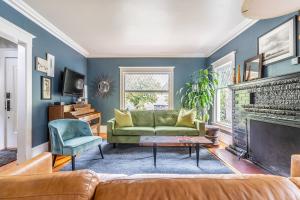 Beautiful North Cap Hill Craftsman with Hot Tub