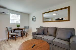 3 Mi to Beach and Pier Pet-Friendly Cape Cod Apt!