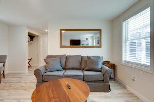 3 Mi to Onset Beach and Village! Pet-Friendly Apt