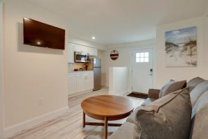 3 Mi to Main Street Newly Renovated Wareham Apt!