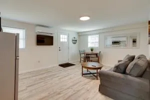 3 Mi to Onset Beach Sleek Apartment in Wareham - Wareham