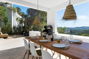 Casa Zita Verde - Ibiza style villa with sea view & sunset BBQ