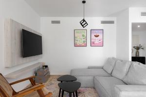 Stylish 2-Bedroom Penthouse in Los Naranjos de Marbella