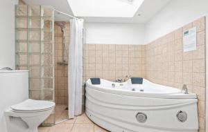 4 Bedroom Stunning Home In Hjørring