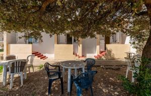 Beautiful Apartment In Povljana With Wifi