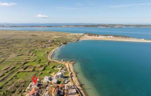 Beautiful Apartment In Povljana With Wifi