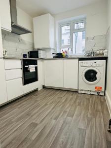 Queensway Apartment Close to Paddington Station, Hyde Park