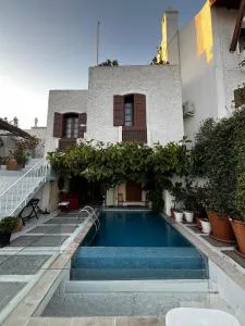 Castle81homes White , Sea view house - Ula