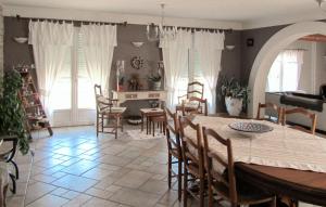 Maisons de vacances Nice Home In Carpentras : photos des chambres