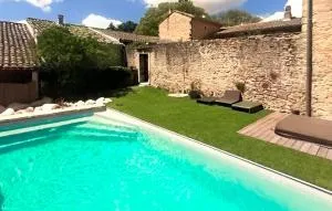 Stunning Home In Sabran With Private Swimming Pool, Can Be Inside Or Outside - Vénéjan