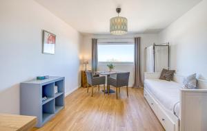 Appartements Lovely Apartment In Le Chateau-D-oleron : photos des chambres