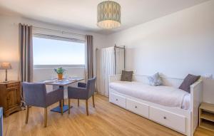 Appartements Lovely Apartment In Le Chateau-D-oleron : photos des chambres