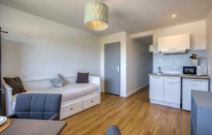 Appartements Lovely Apartment In Le Chateau-D-oleron : photos des chambres