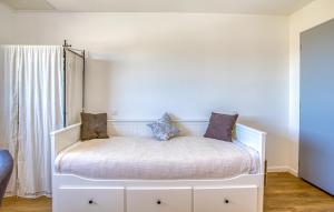 Appartements Lovely Apartment In Le Chateau-D-oleron : photos des chambres