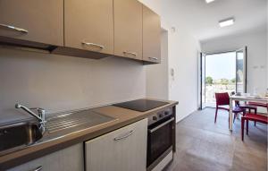 1 Bedroom Gorgeous Home In Castellabate