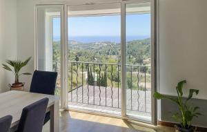 Appartements Gorgeous Apartment In La Cadiere D-azur : photos des chambres