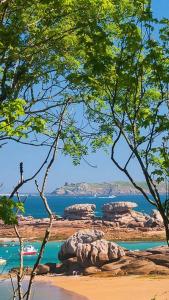 Maisons de vacances Magnifique longere au coeur de Tregastel : photos des chambres