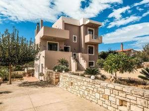 Lovely villa in Adelianos Kampos with private pool