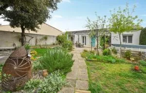 Beautiful Home In Serignan-Du-Comtat - 塞里尼昂-迪孔塔