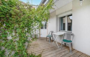 Maisons de vacances Beautiful Home In Serignan-Du-Comtat : photos des chambres