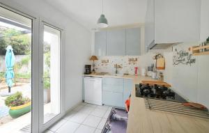 Beautiful Home In Serignan-Du-Comtat