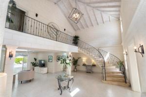 Royal Palms, St James