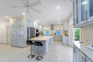 Royal Palms, St James