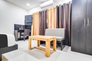 Super Collection O Indore Near Omax City 1