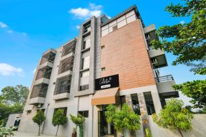 Collection O Indore Near Omax City 1