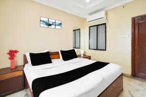 Super Hotel O Pithampur Formerly Ganga Residency