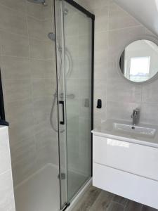 Villas Ty Marie Neiz Vran - Villa luxe vue mer, 80 metres de la plage : photos des chambres