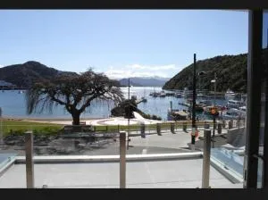 Waterfront Oxley's Luxury One Bedroom Apartment - 皮克顿