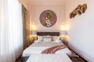 Old Town Luxury Suites with Balcony